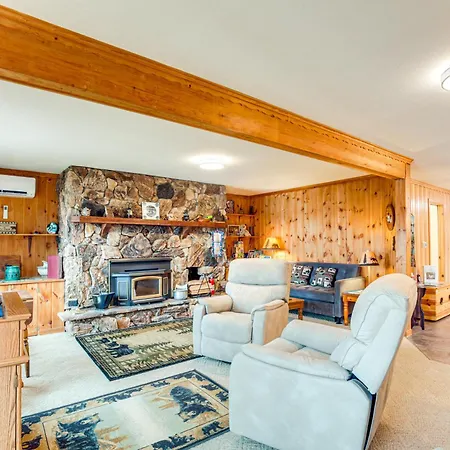 Outdoor Lovers Paradise With Dock And Fire Pit!